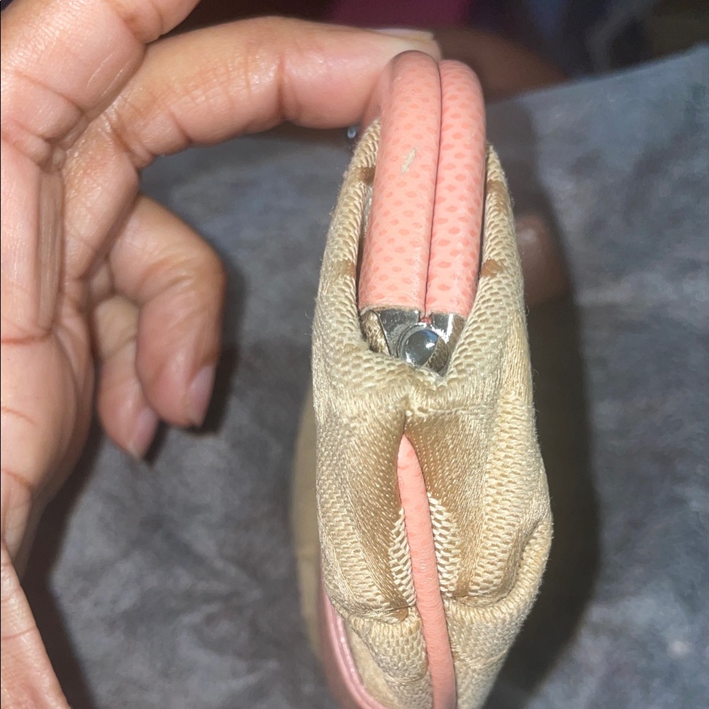 Coach Coral Pink and Beige Signature Kiss-Lock Coin Purse With Hangtag - Picture 4 of 7